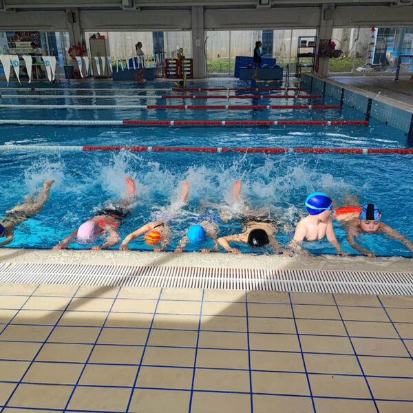 Abruzzo Sport - Corso nuoto per bambini (3) Abruzzo Sport Corso nuoto per bambini (3)
